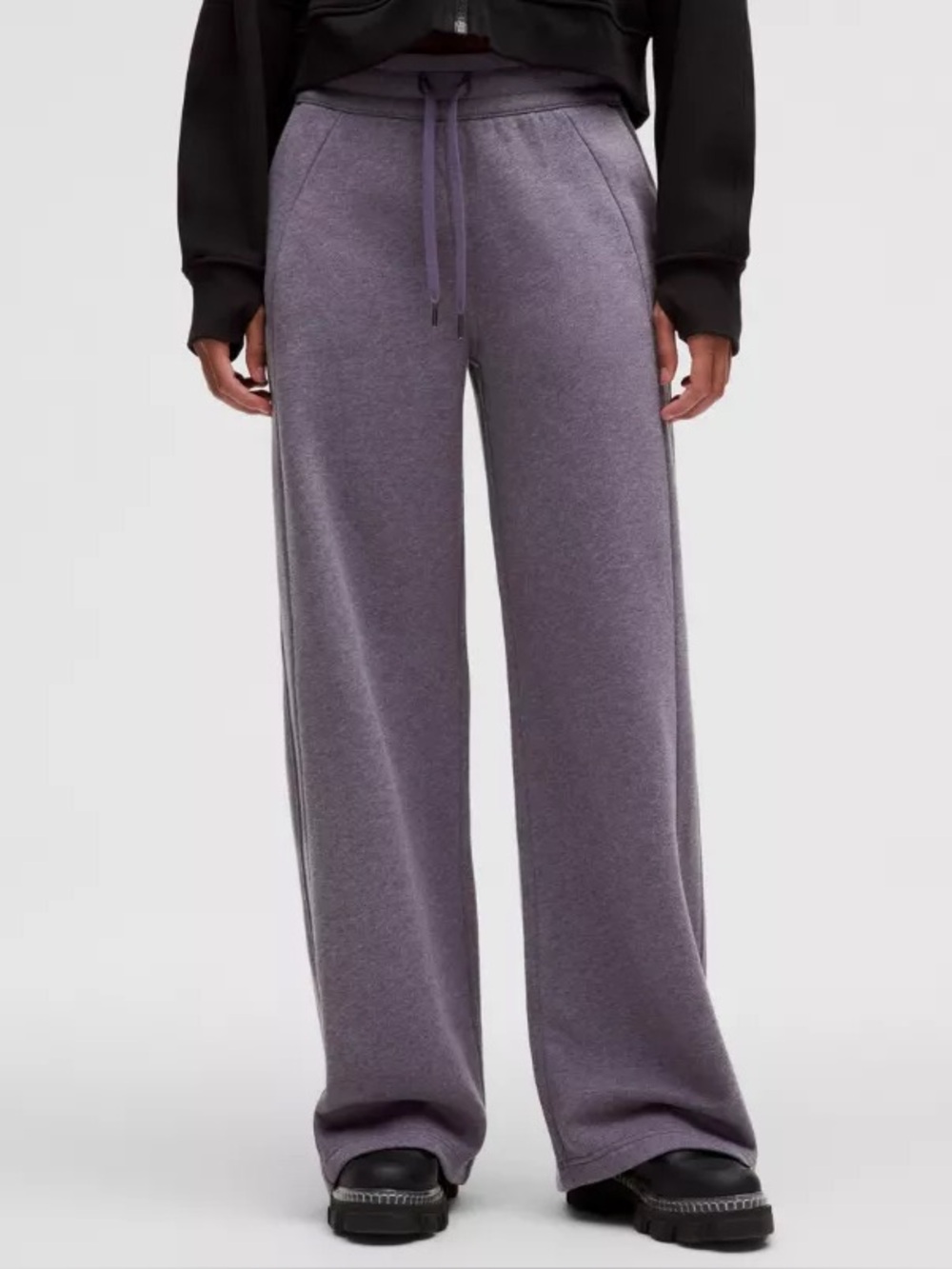 Lululemon Scuba Mid-Rise Wide-Leg Pant
Regular